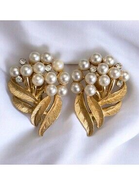 Vintage Signed Crown Trifari Faux Pearl Berry Flower Cluster Clip On Earrings